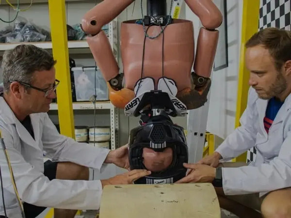 Ons technische team combineert decennia aan ervaring met geavanceerde technologie om beschermende uitrusting te creëren die nieuwe industriële standaarden zet.